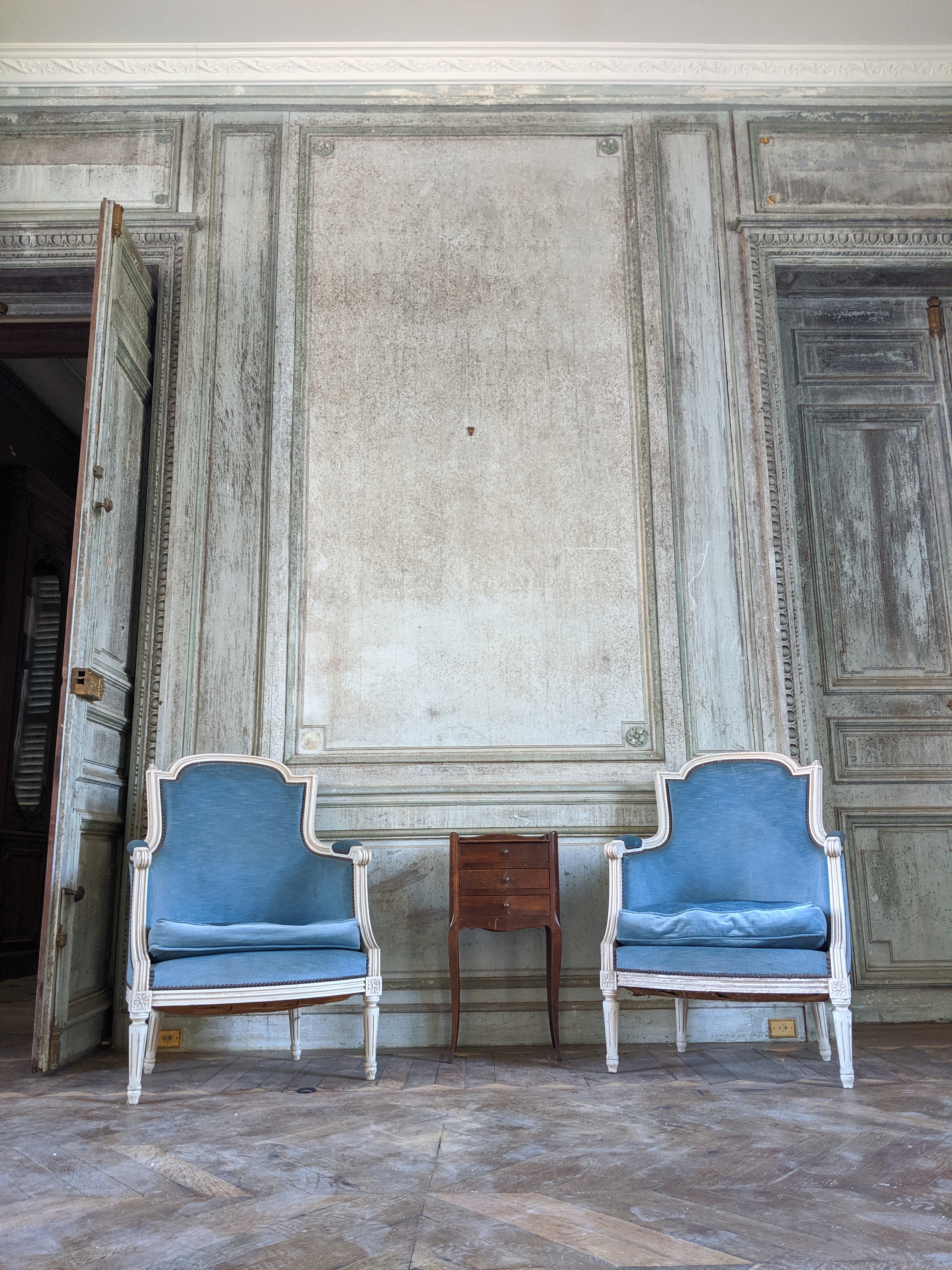 Arts décoratifs: fauteuils empire velour bleu
