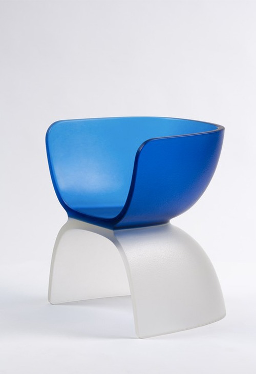 Chaise contemporaine par le designer Marc Newson