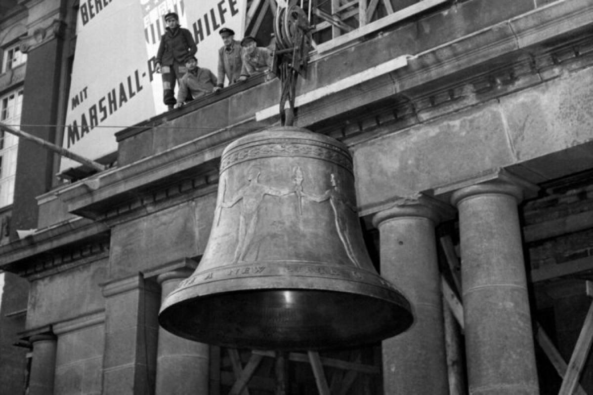 walter dowrin teague cloche de la liberté à Berlin