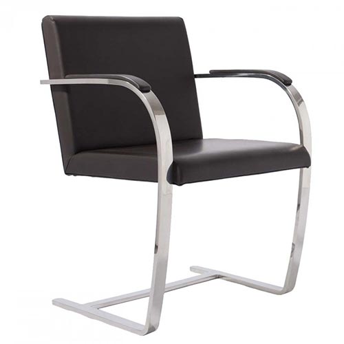 fauteuil BRNO en cuir noir avec accotoirs assortis du designer bauhaus Mies van der rohe