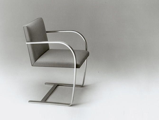 fauteuil BRNO en noir et blanc