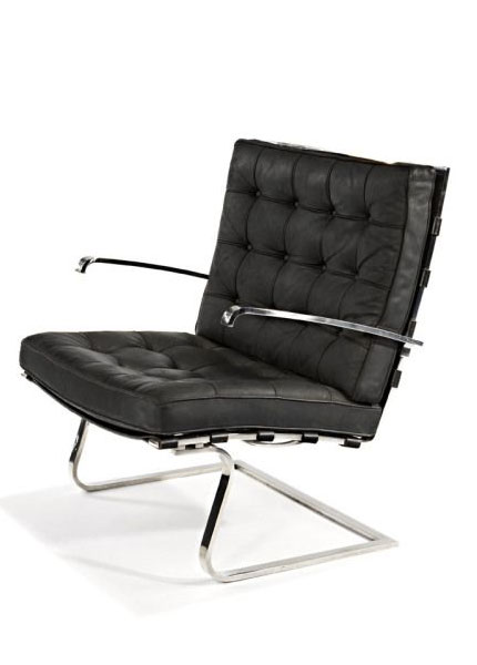 fauteuil Tugendhat en cuir noir du designer Bauhaus Ludwig Mies van der Rohe