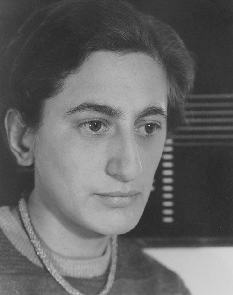 portrait de annie albers, directrice de l'atelier de tissage au Bauhaus