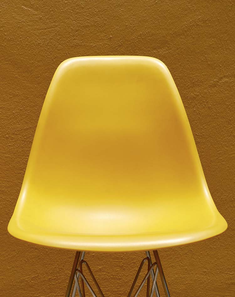 Eames : leur chaise DSR Eiffel en version jaune