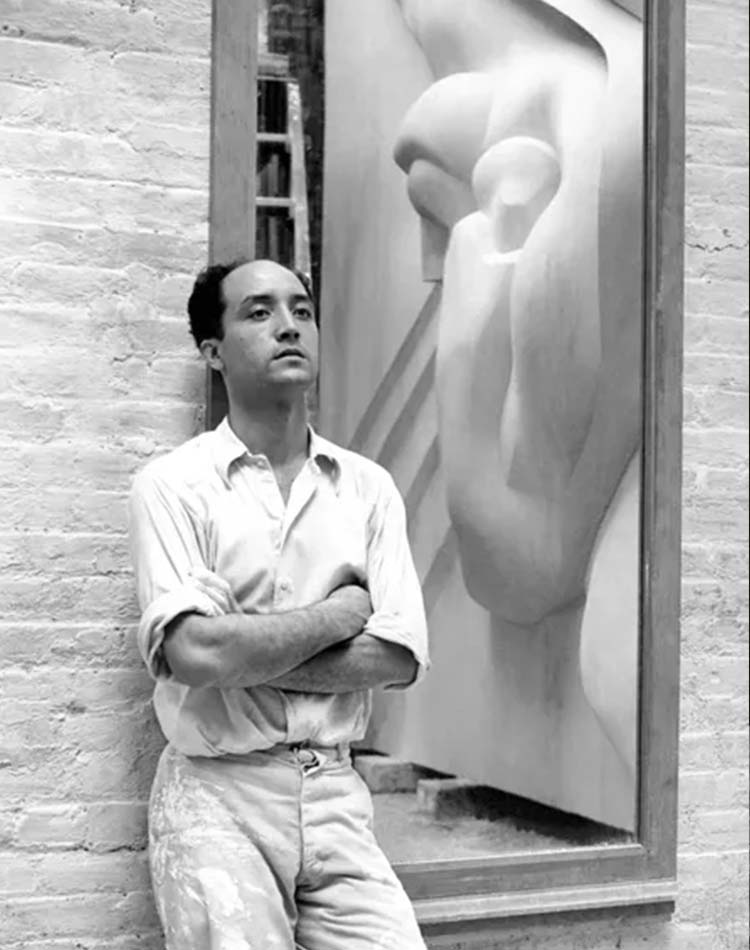 Isamu Noguchi lors d'une exposition